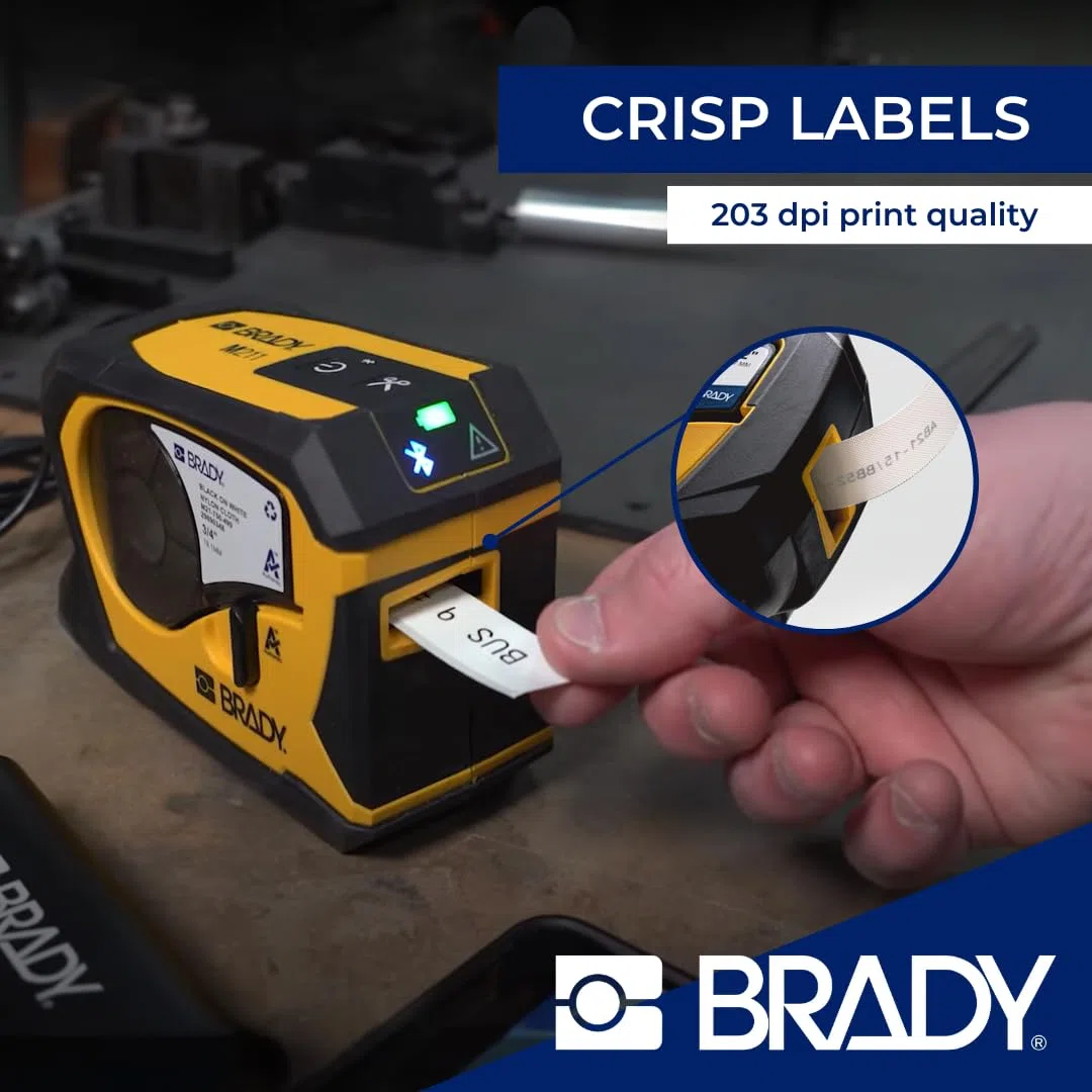Brady Stampante per etichette M211-KIT-EU-UK-US - Set completo portatile con M211, cartuccia M21-750-499, custodia rigida, clip per cintura, cavo EU/UK/US e alimentazione