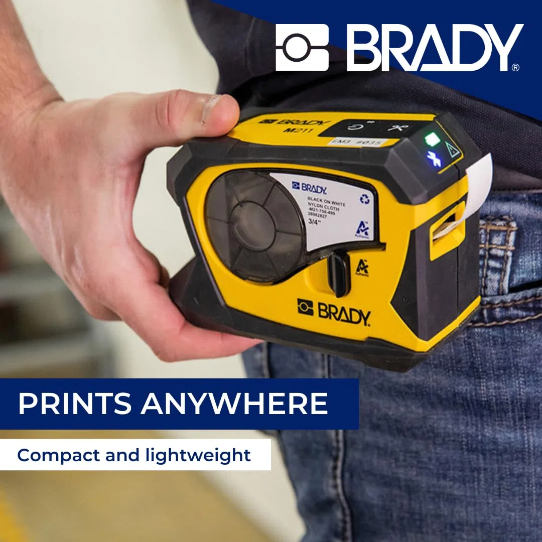 Brady Stampante per etichette M211-KIT-EU-UK-US - Set completo portatile con M211, cartuccia M21-750-499, custodia rigida, clip per cintura, cavo EU/UK/US e alimentazione